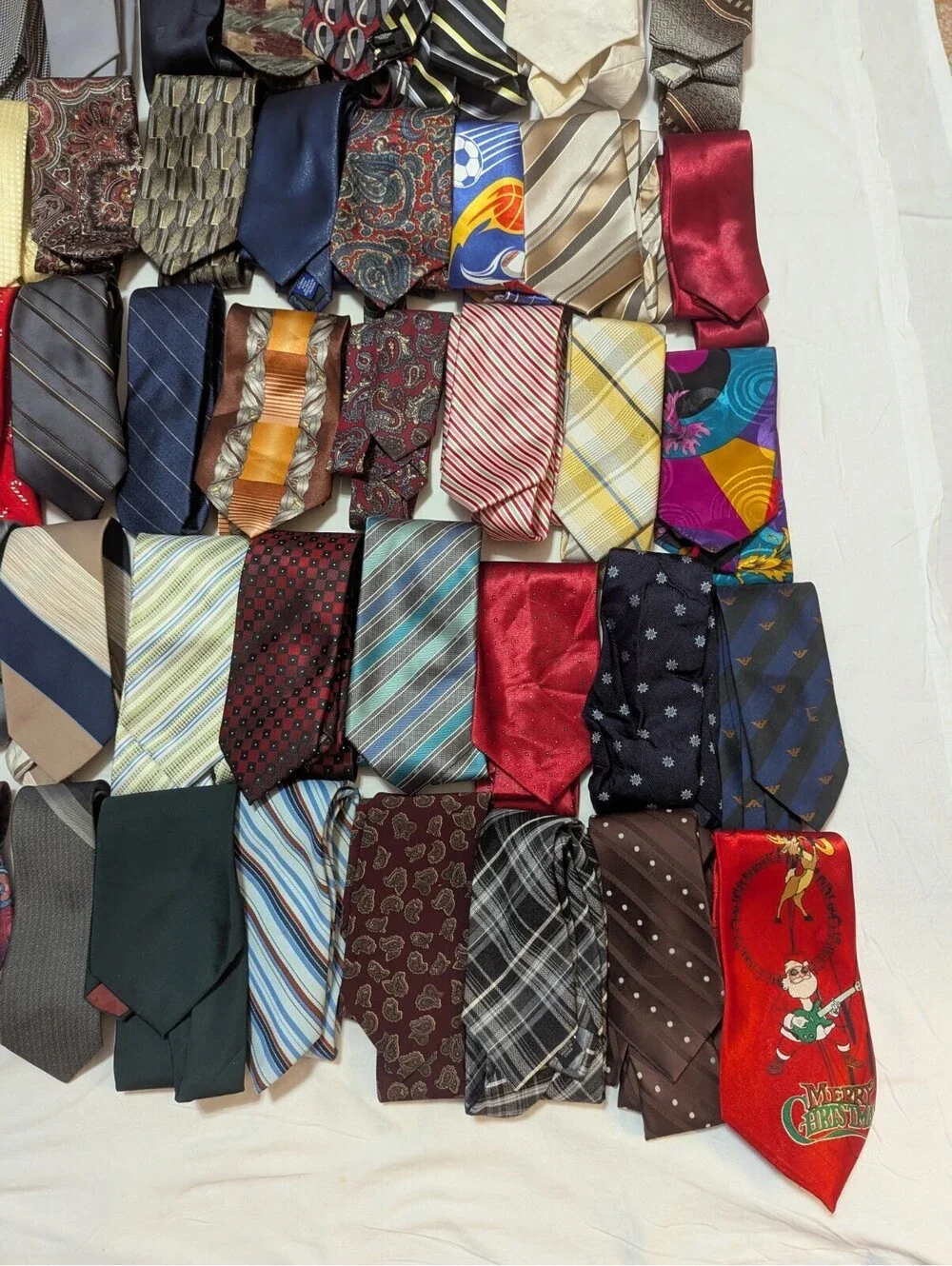 Large Lot of 150 Mens Neckties Ties for Wear Or Crafts Various Brands Colors